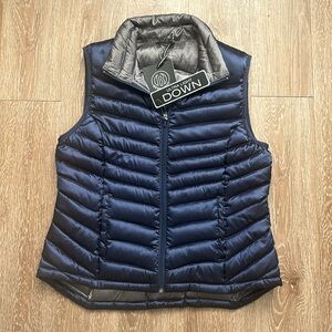 New! Bernardo goose down lightweight puffer vest, navy blue/gray, large